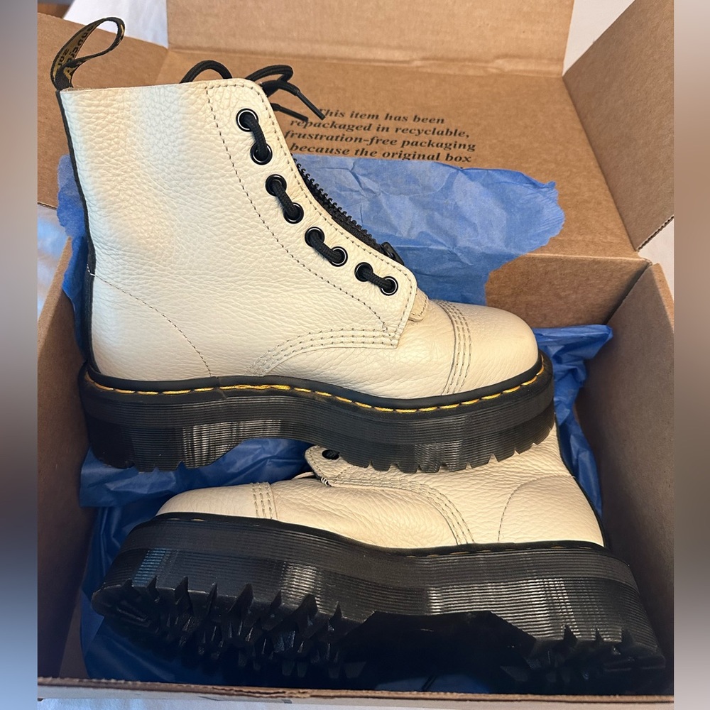 Dr. Martens Sinclair platform milled nappa leather boots, vintage taupe size 7